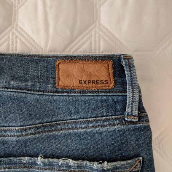 NWOT!! Express Mid Rise Ripped Raw Hem Cropped Jea - Picture 8 of 10